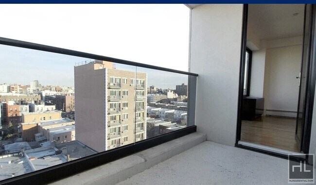 Building Photo - Gorgeous rent stabilized 700sq ft 1 bed wi...