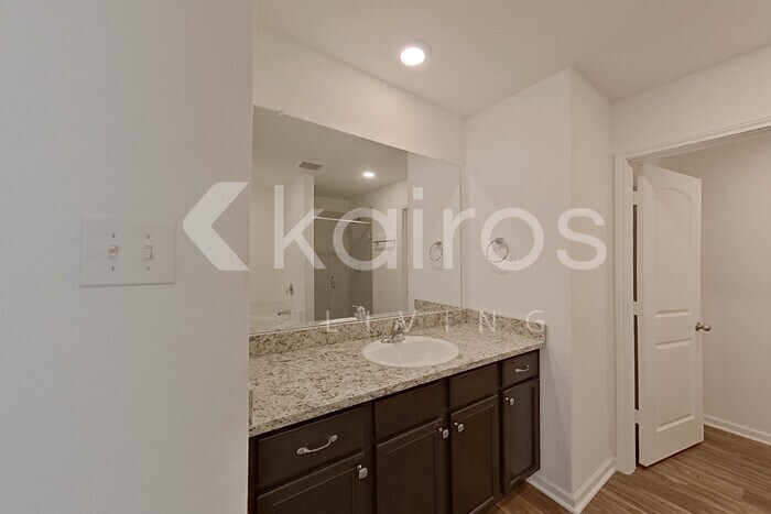 Building Photo - 950 Shady Brk