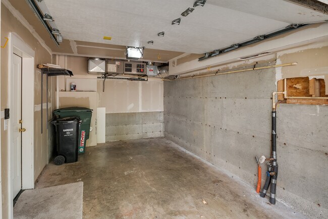 Building Photo - 2530 E Madison St