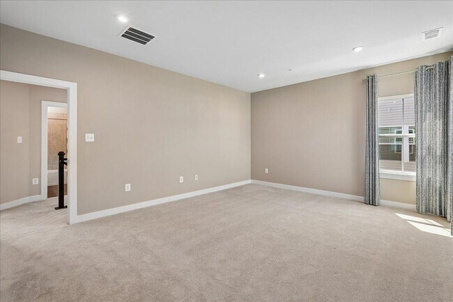 Building Photo - 1303 Potomac View Pkwy