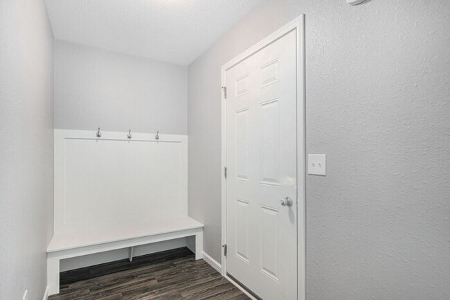 Building Photo - 475 Oak View Dr