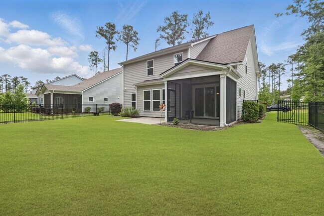 Building Photo - Spacious 5 Bedroom Home in Richmond Hill’s Waterways Community