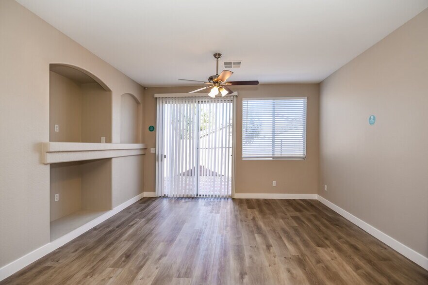 Building Photo - 9156 Briarthorne St