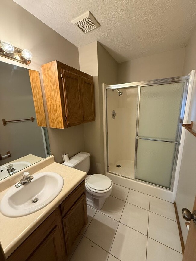 Building Photo - 2 bed 2 bath duplex