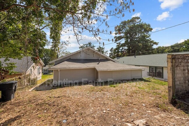 Building Photo - 1520 34th Ave N