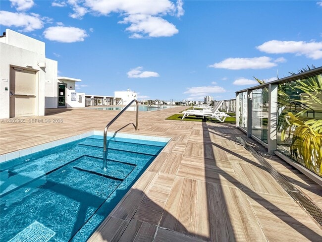 Building Photo - 1025 92nd St