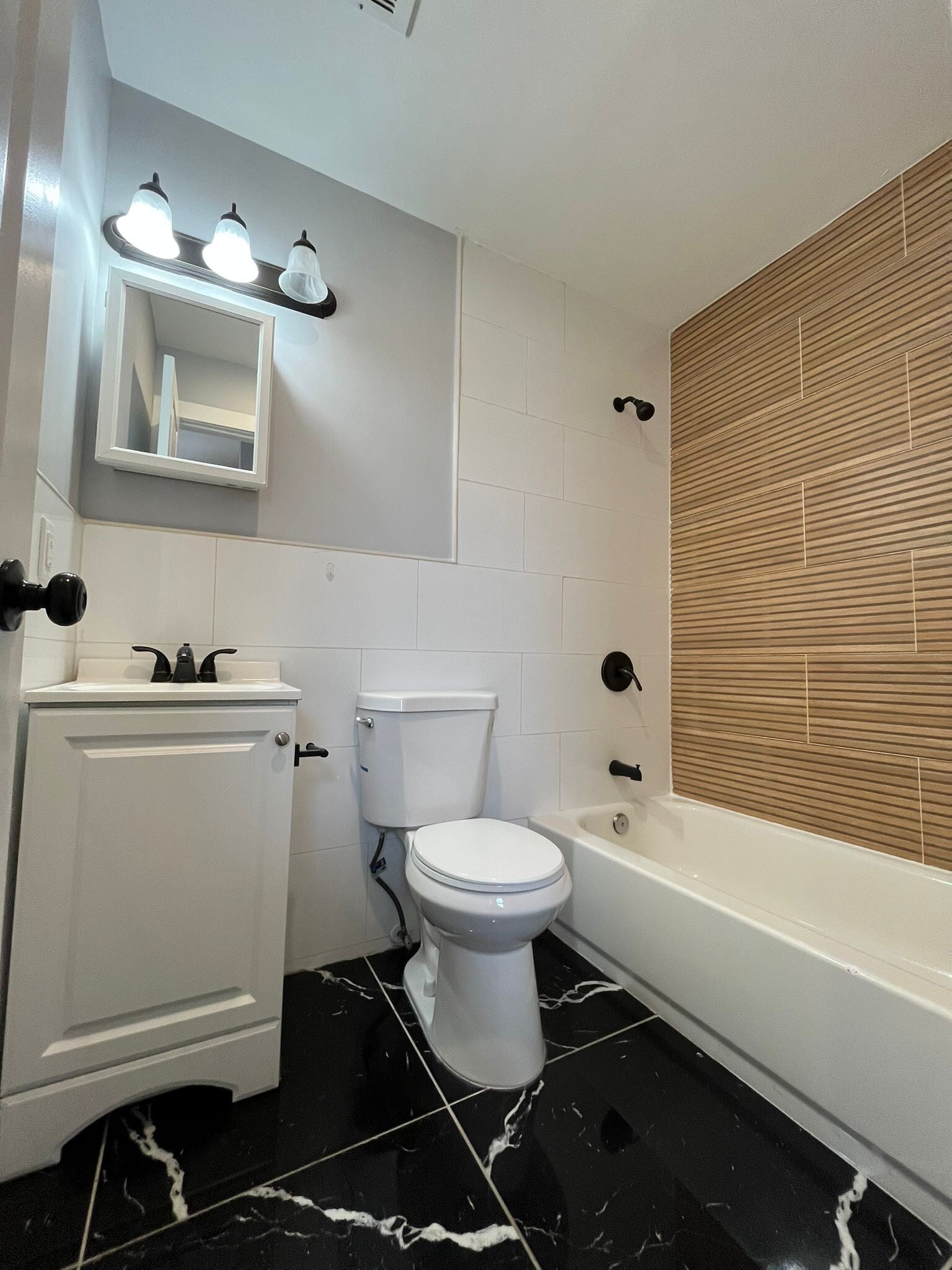 Building Photo - 212 Zabriskie St