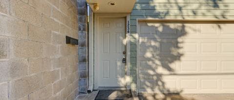 Building Photo - 1236 Cortlandt St