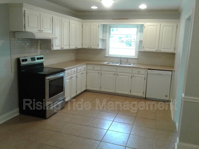 Building Photo - 948 Hickory Dr