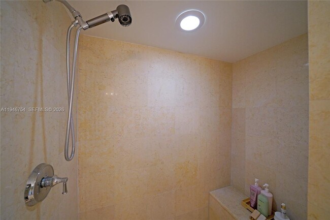 Building Photo - 20000 E Country Club Dr