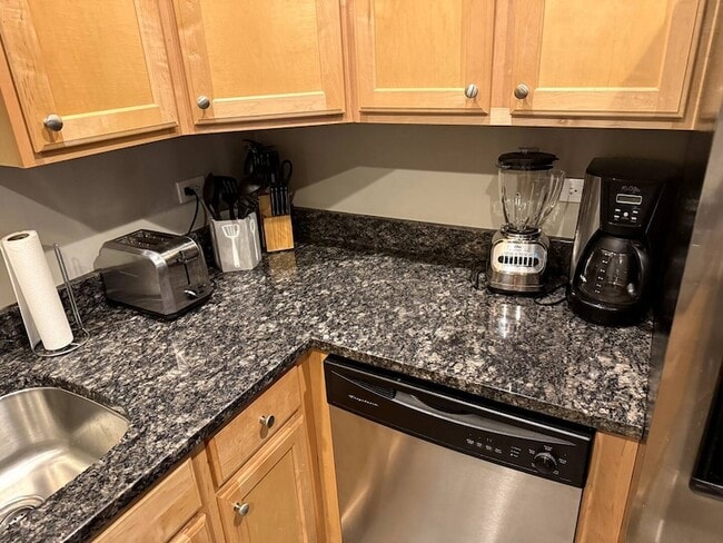 Building Photo - 1730 W Beach Ave