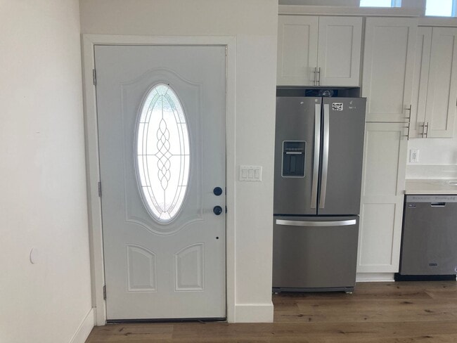 Building Photo - Updated Home in Heart of LA!