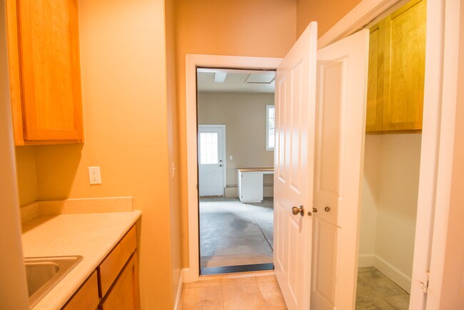 Building Photo - Beautiful Home in Historic Jacksonville