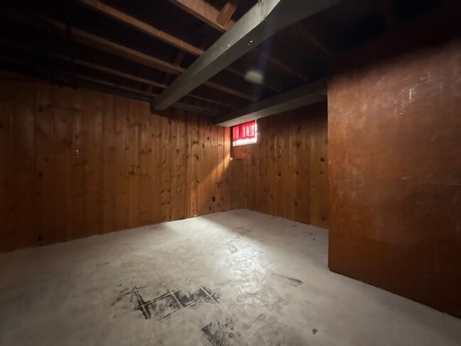 Building Photo - Three Bedroom 1 Bath house in Baltimore