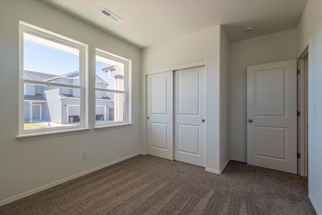 Building Photo - 761 Spyglass