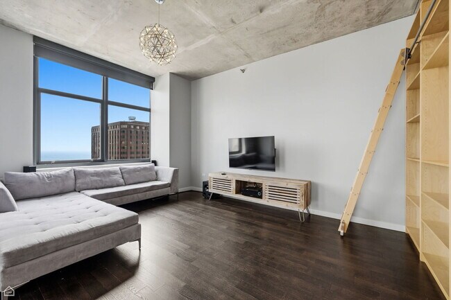 Building Photo - 235 W Van Buren St