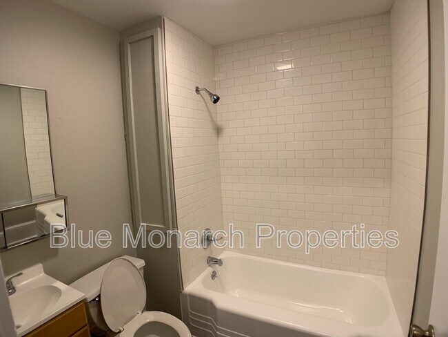 Building Photo - 427 Meller St