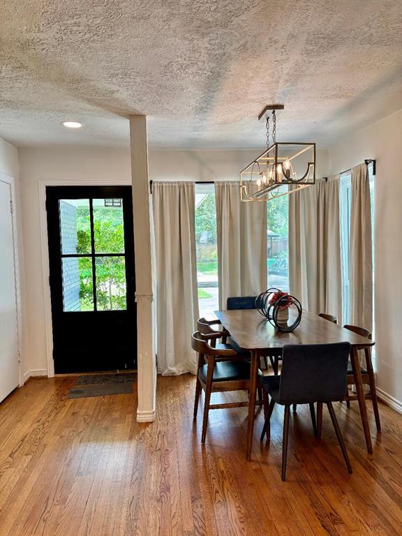 Building Photo - 2306 Hialeah Dr
