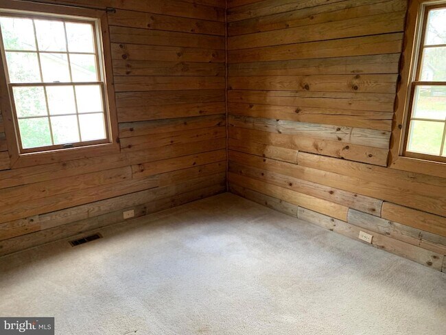 Building Photo - 7 Glade Dr