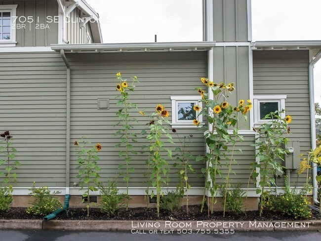 Building Photo - 7051 SE Clinton St