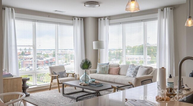 Building Photo - 6408 Providence Farm Ln