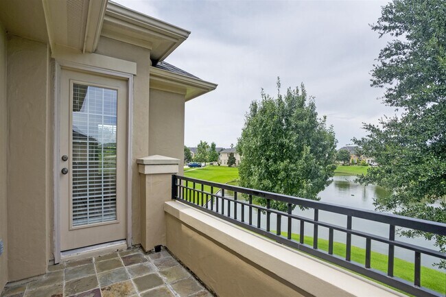 Building Photo - 2043 Palm Forest Ln