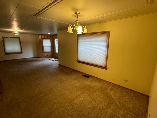 Building Photo - 3-Bedroom, 2-Bath Home for Rent in Quiet E...