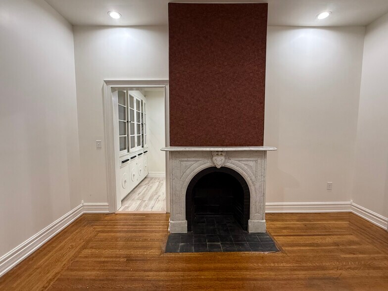 Living Room - 98 Summit St