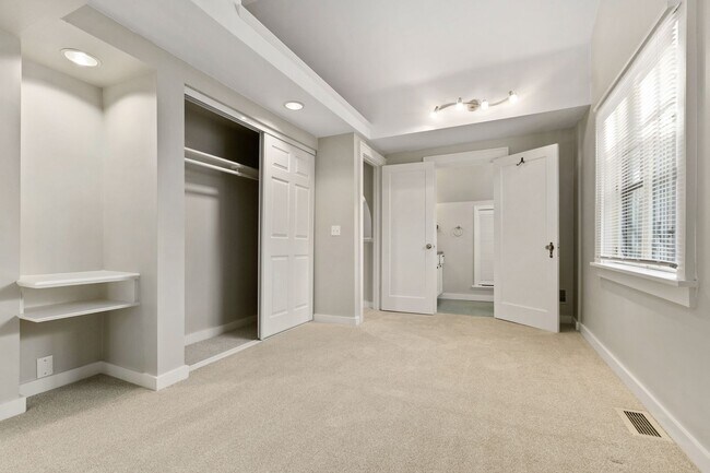 Building Photo - 4Bd/1.5Ba Seattle House