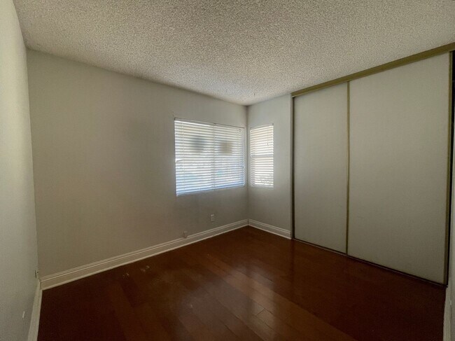 Building Photo - Palmdale 3 + 2 Available Now