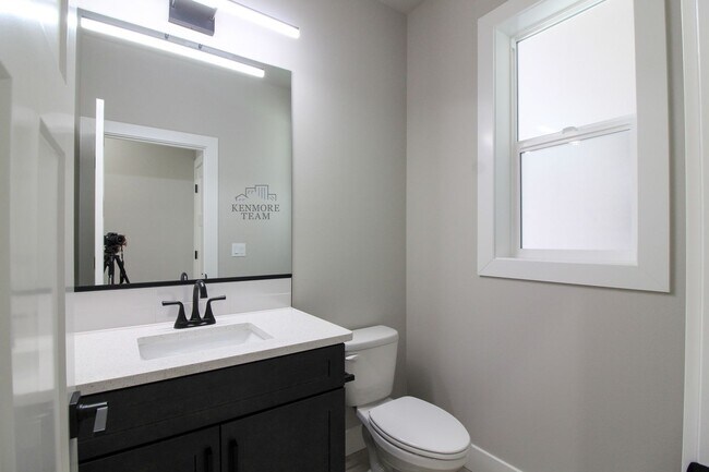 Building Photo - 3 Bedroom, 2.5 Bath Richland Townhome