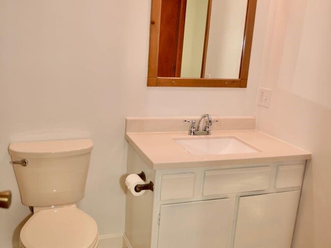 Building Photo - 76 Batcheller Ave