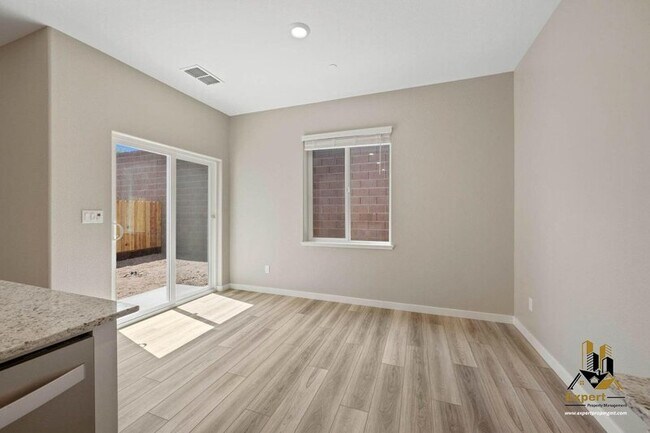 Building Photo - 2725 Bedell St