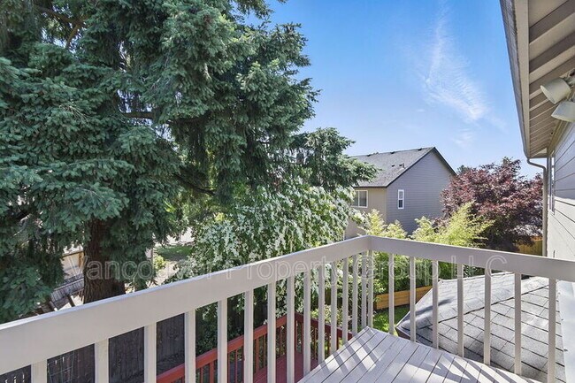 Building Photo - 10711 NE 31st Ave