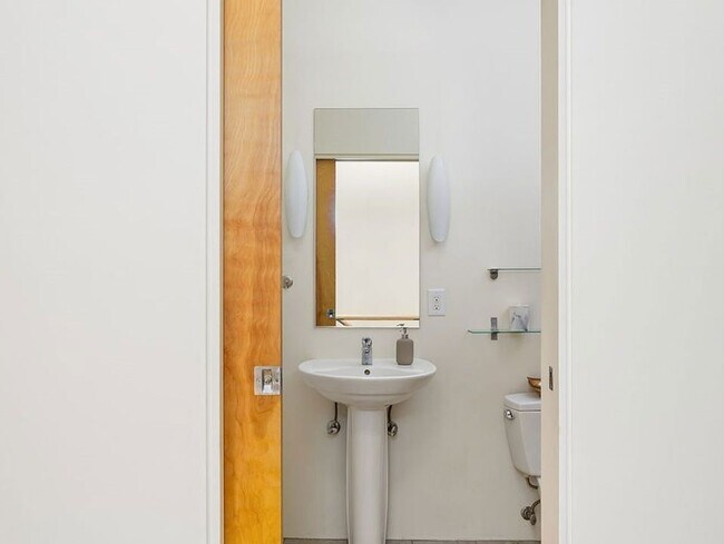 Building Photo - 1510 SE 34th Ave