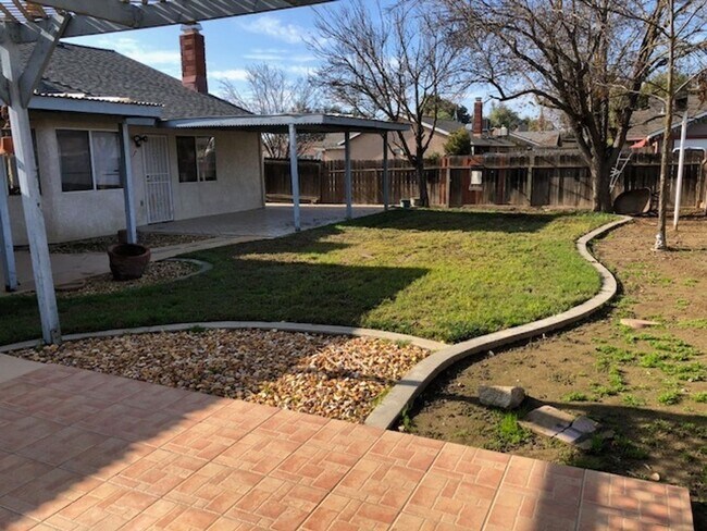 Building Photo - 980 Lakewood Dr