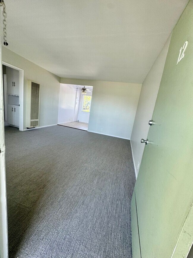 Building Photo - SPACIOUS 1 BEDROOM 1 BATH >> NOW AVAILABLE!
