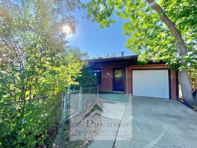 Building Photo - 321 W Ramona Ave