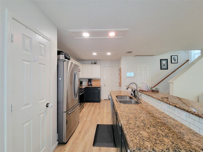 Building Photo - 42 Wineberry Pl