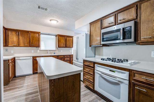 Building Photo - 1902 Green Meadow Ct