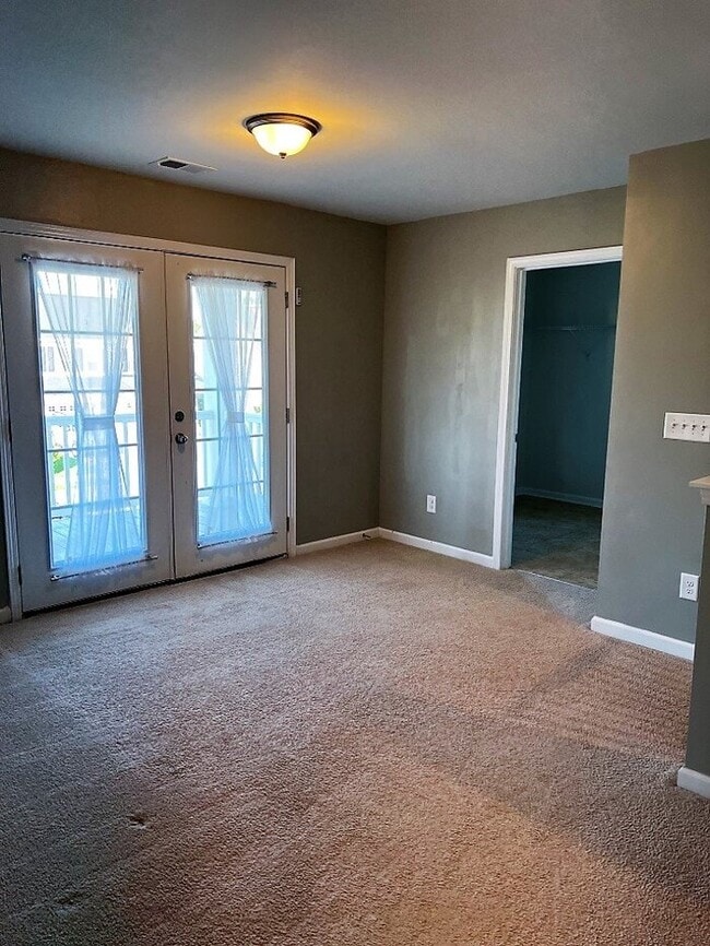 Building Photo - 300 Bracken Fern Rd