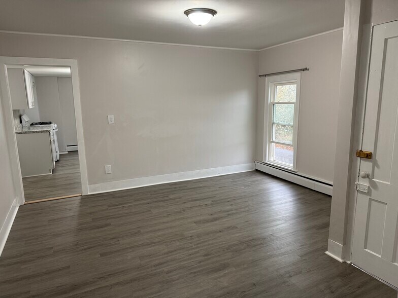 Building Photo - 8 Foote St