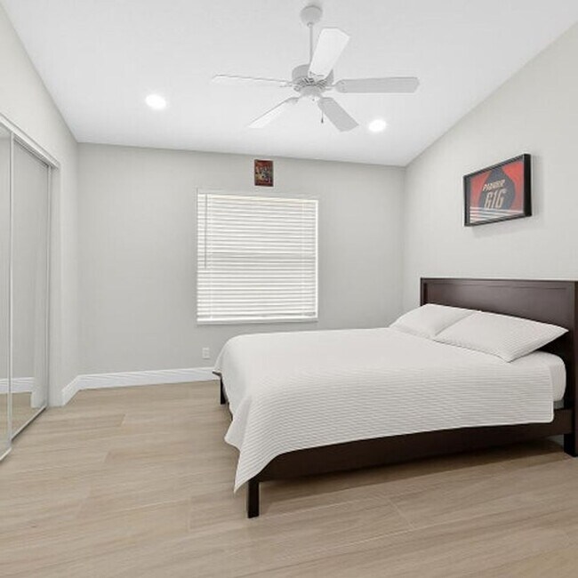 Building Photo - 15155 Newquay Ct