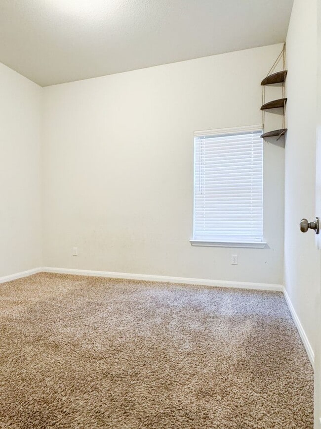 Building Photo - Perfect home in a perfect location!