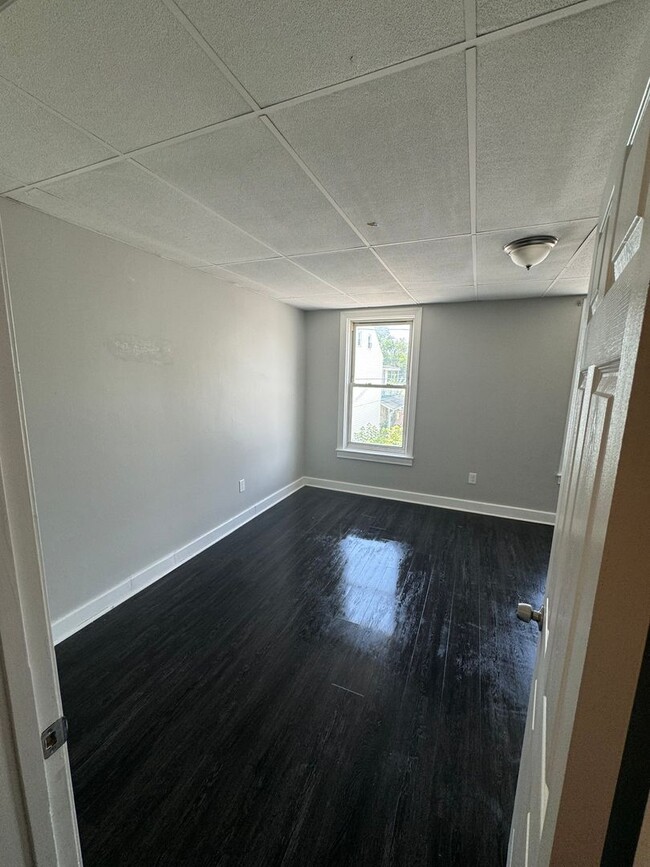 Building Photo - Spacious 2 Bedroom Home Located in York Ci...