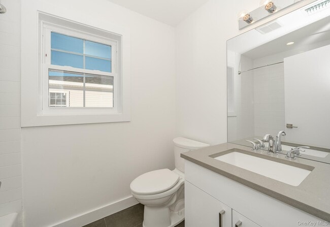 Building Photo - 2812 Ocean Ave