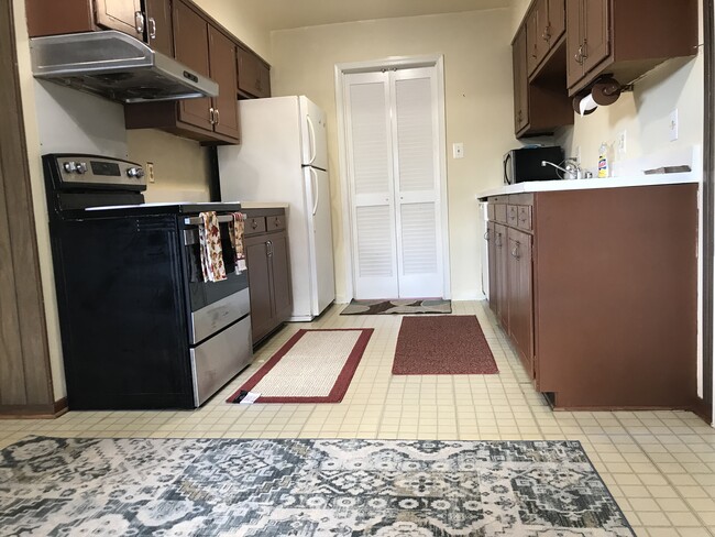 Building Photo - 5603 Lalos St