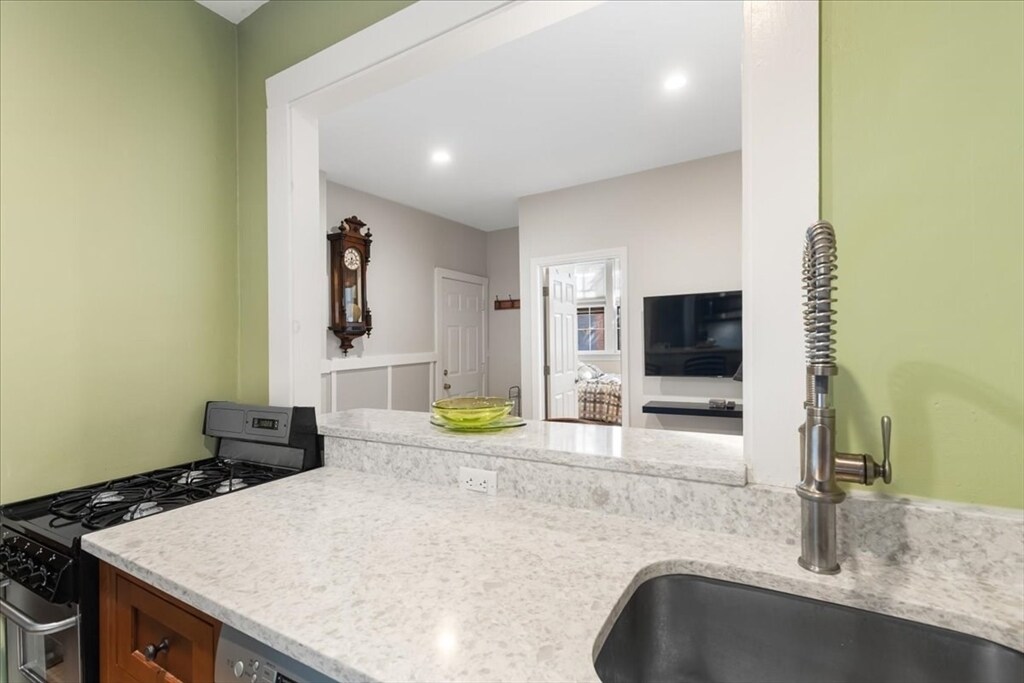 Building Photo - 80 West Cedar St