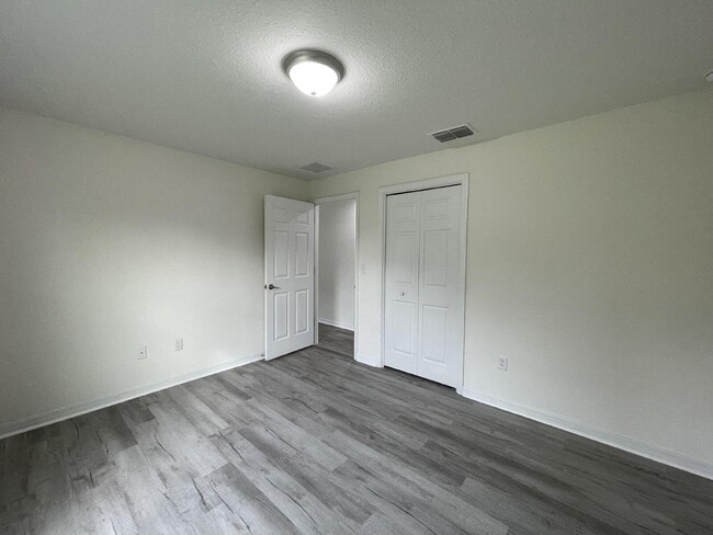 Building Photo - Move-In Ready! Beautiful 3BR/2BA with New Flooring & Fresh Paint