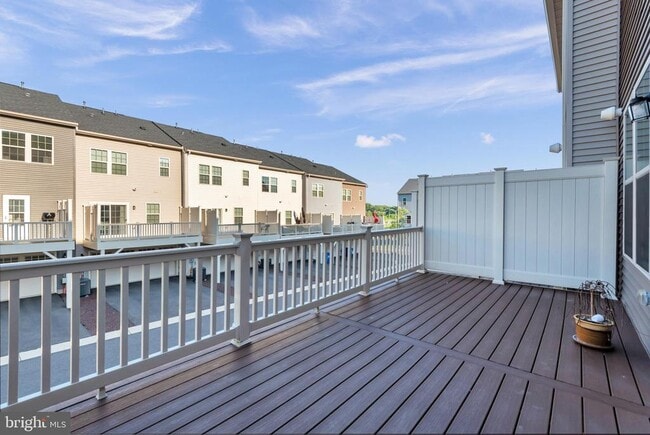 Building Photo - 14910 Townshend Ter Ave